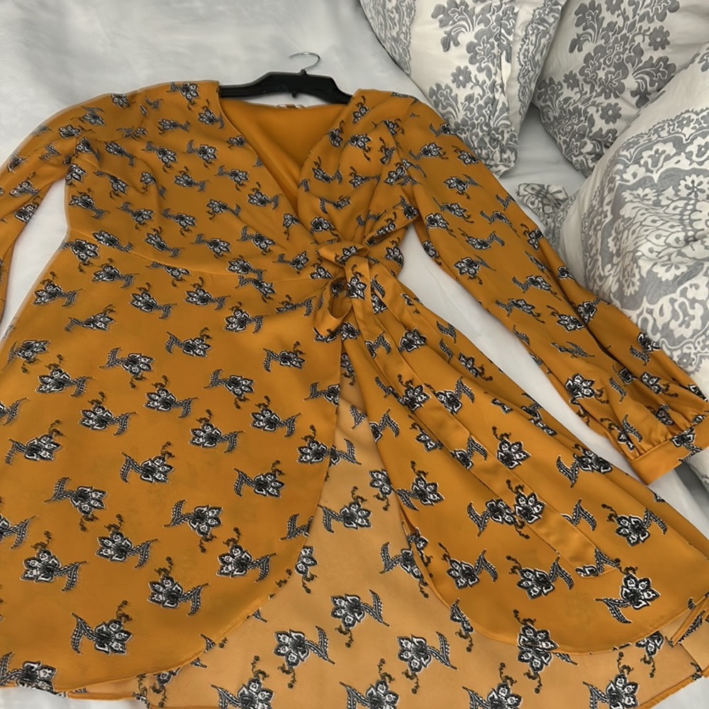 Dress - Picture 3 of 3